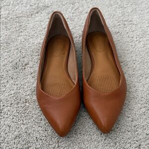 Corso Comoros brown flats. Size 6.5M
